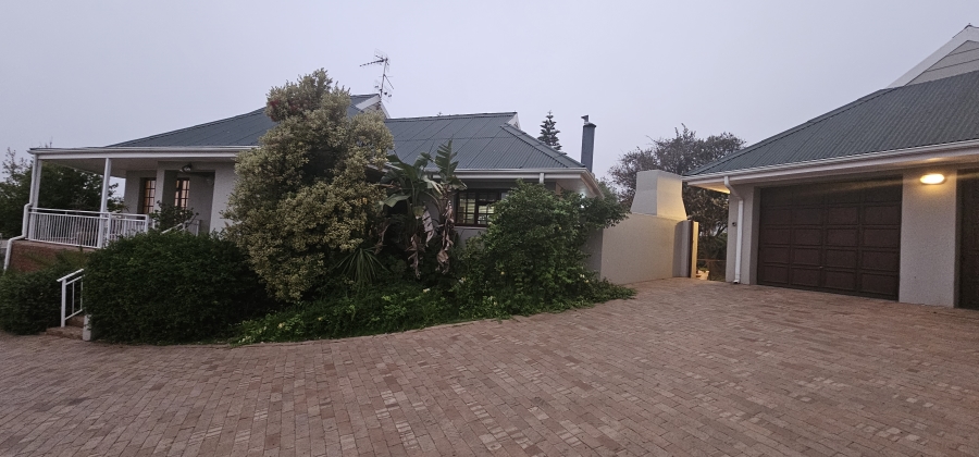 3 Bedroom Property for Sale in Middedorp Western Cape